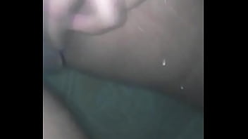 Novinha siririca no banho