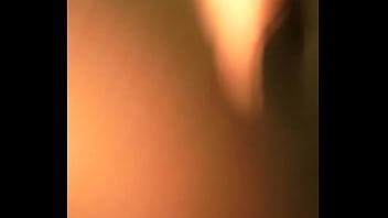 Novinha siririca no banho