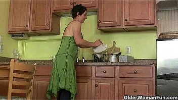 American milf lacy needs to get off in pantyhose