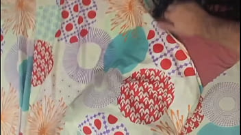 Hermanastro entra al cuarto de su hermanastra para follarla