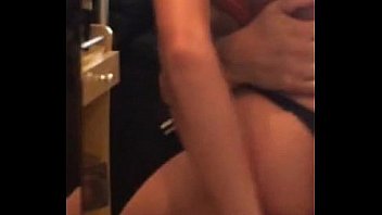 Ninfeta de 18 aninhos sentando no pau