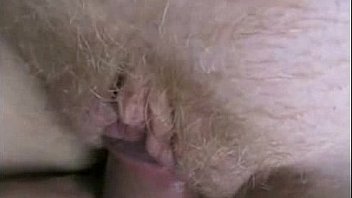 Comendo a coroa peluda e safada