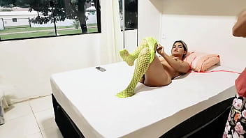 Flagrei minha madrasta fazendo vídeo para plataforma adulta entrei no filme e fodi até gozar no fundo do cuzinho da gostosa vagninho e luna oliveira