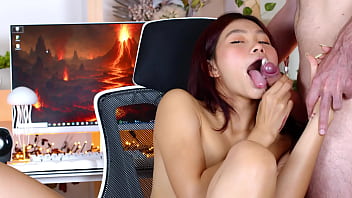 Horny gamer girl gets distracted