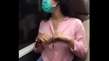 No metro safada se exibindo comprometida safada No metro safada se exibindo comprometida safada
