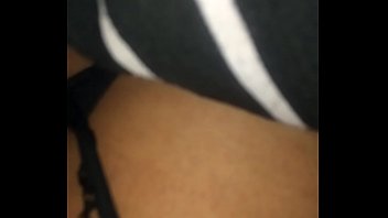 Dando o cuzinho de ladinho