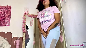 Chubby ebony big ass pee desperation accident