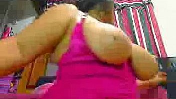 Madurita con tetotas dedeandose rico