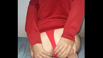 Vadia louca de tesão mostra o cuzão