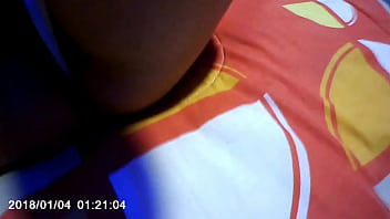 Madura latina recibe lecciones de masturbación de un jovencito y se lo folla