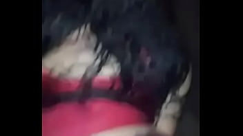 La perra se mueve riquísimo