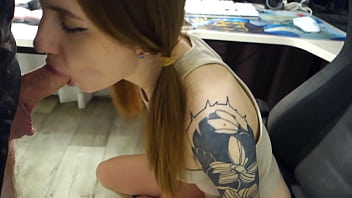 Sucking dick from petite girl