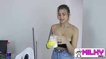 Adicta a mi leche me pide más de lo mismo la veneca y follamos mientras limpia mi departamento Adicta a mi leche me pide más de lo mismo la veneca y follamos mientras limpia mi departamento
