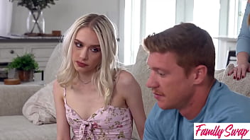 Hot swap milf summer hart asks scarlett hampton "why are the two of you naked "