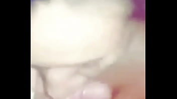 La bella ragazza che sughia il cazzo si lascia ed fare il video