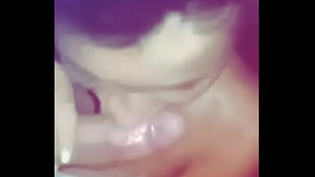 La bella ragazza che sughia il cazzo si lascia ed fare il video