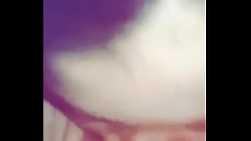 La bella ragazza che sughia il cazzo si lascia ed fare il video