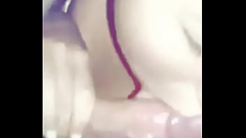 La bella ragazza che sughia il cazzo si lascia ed fare il video