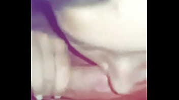 La bella ragazza che sughia il cazzo si lascia ed fare il video