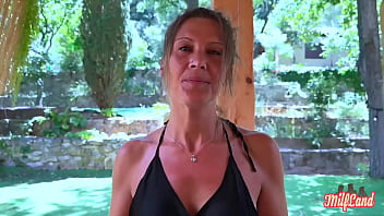 Milena et ashley cougars en chaleur se partagent une belle queue