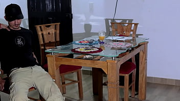 Follando despues de llegar de viaje en avion