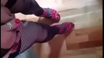 Crossdresser elly piss in heels