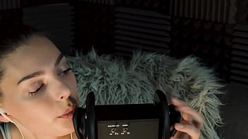 Ear tapping asmr with ekko asmr