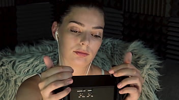 Ear tapping asmr with ekko asmr
