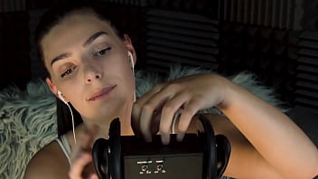 Ear tapping asmr with ekko asmr