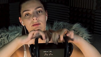 Ear tapping asmr with ekko asmr