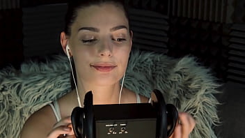 Ear tapping asmr with ekko asmr