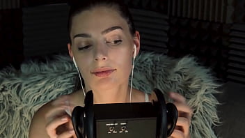 Ear tapping asmr with ekko asmr