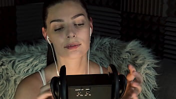Ear tapping asmr with ekko asmr