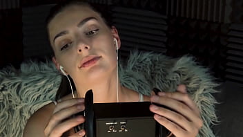 Ear tapping asmr with ekko asmr