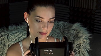 Ear tapping asmr with ekko asmr
