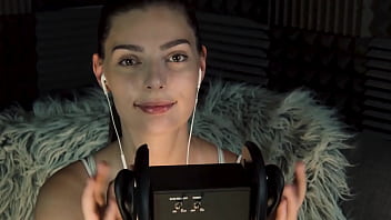 Ear tapping asmr with ekko asmr