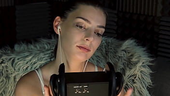 Ear tapping asmr with ekko asmr