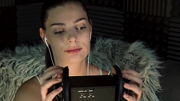 Ear tapping asmr with ekko asmr