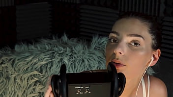 Ear tapping asmr with ekko asmr