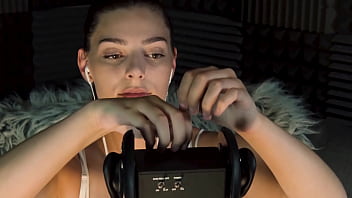 Ear tapping asmr with ekko asmr