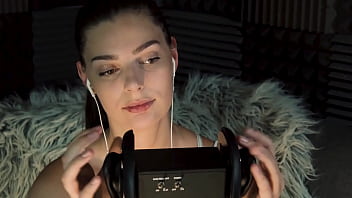 Ear tapping asmr with ekko asmr