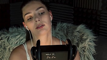 Ear tapping asmr with ekko asmr
