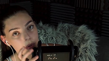 Ear tapping asmr with ekko asmr