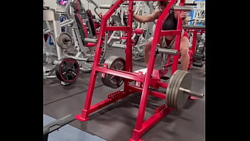 Them slooooowwwww squats tho happy friday lemme see your flex