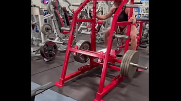 Them slooooowwwww squats tho happy friday lemme see your flex