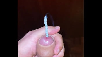 Boy18 pego a foder o cu com caralho gigante