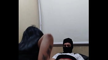 Entro al cuarto de mi hermanastro y terminé follada