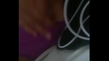 Novinha mostrando o peito ao vivo no periscope