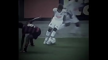 Neymar quebrando tudo