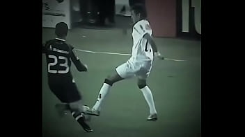 Neymar quebrando tudo